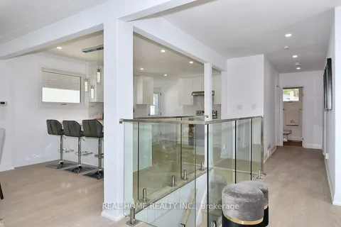 51 Gladman Avenue, Newmarket, ON L3Y 1W4