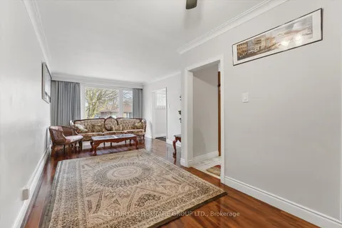 234 Penn Avenue, Newmarket, ON L3Y 2S5