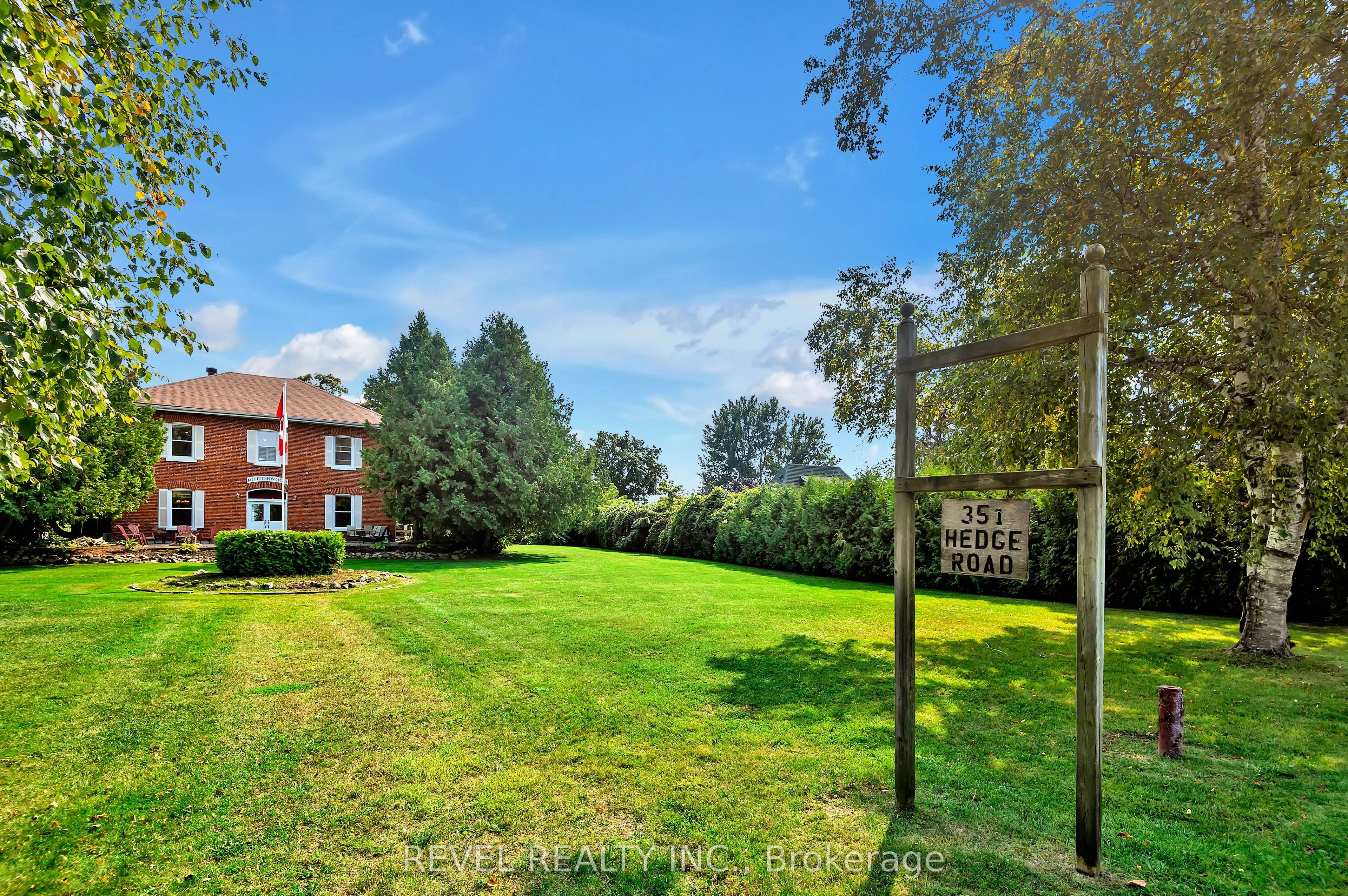 351 Hedge Road, Georgina, ON L0E 1R0
