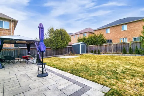 136 Donald Stewart Crescent, East Gwillimbury, ON L0G 1M0