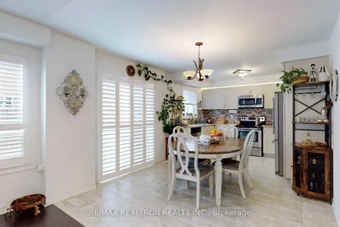136 Donald Stewart Crescent, East Gwillimbury, ON L0G 1M0