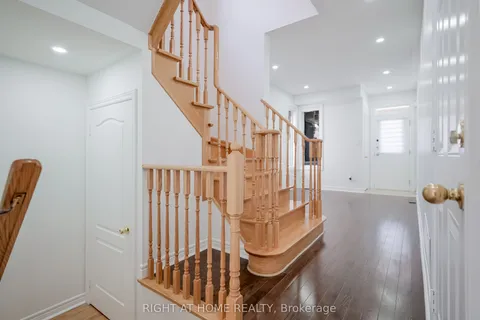 74 Amos Lehman Way, Whitchurch-Stouffville, ON L4A 0L3