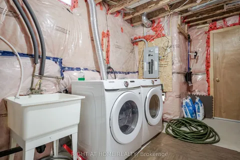 74 Amos Lehman Way, Whitchurch-Stouffville, ON L4A 0L3