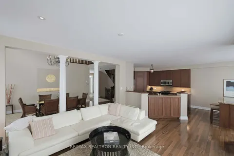 84 Stonecliffe Crescent, Aurora, ON L4G 7Z6