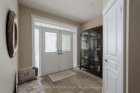 84 Stonecliffe Crescent, Aurora, ON L4G 7Z6