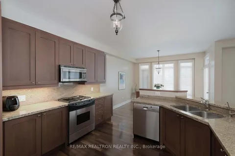 84 Stonecliffe Crescent, Aurora, ON L4G 7Z6
