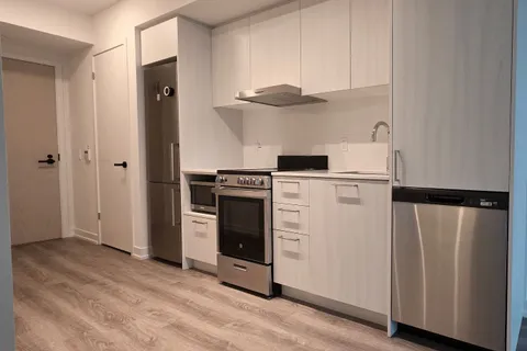 195 COMMERCE Street, Vaughan, ON L4K 0P9