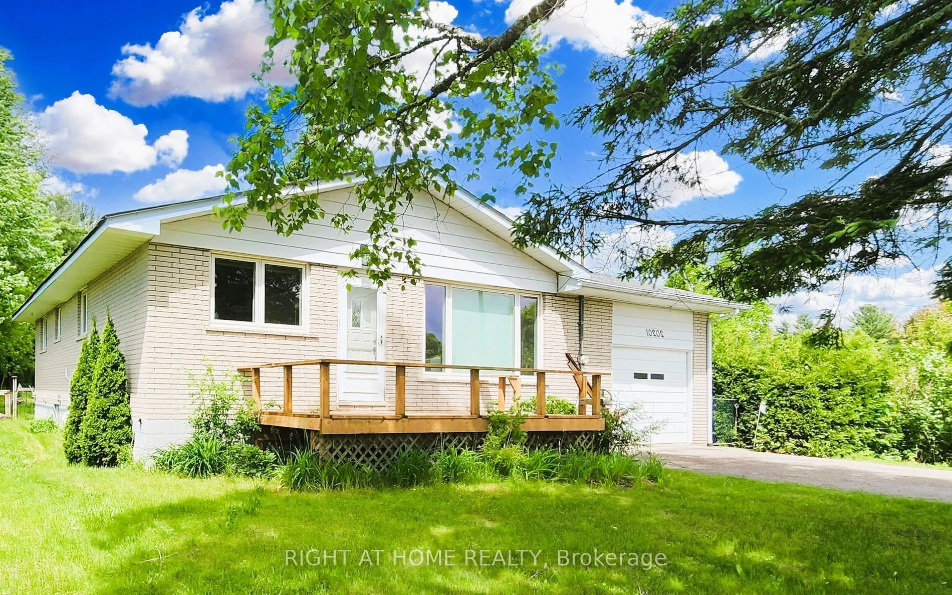 20201 Yonge Street, East Gwillimbury, ON L9N 1B1