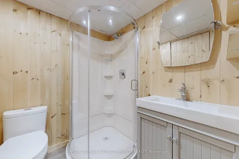 11 Luxton Avenue, Aurora, ON L4G 7J5
