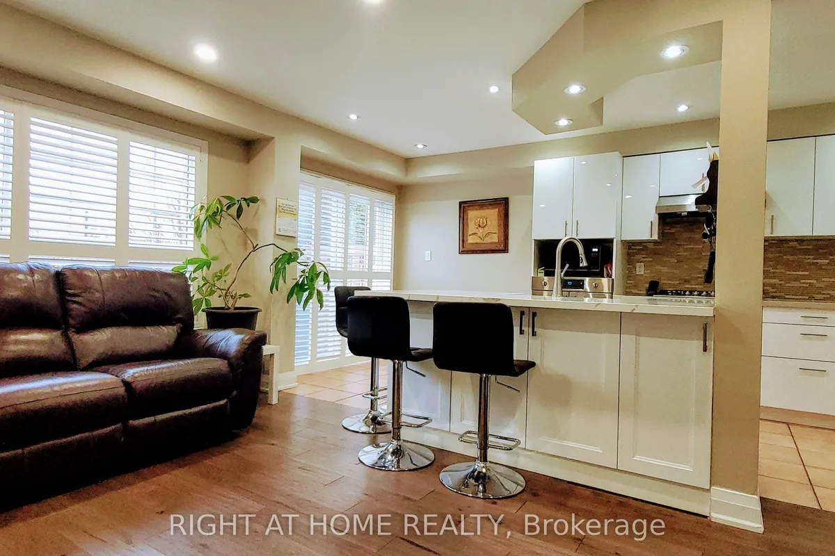 28 Fonteselva Avenue, Vaughan, ON L4H 2S1