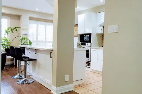 28 Fonteselva Avenue, Vaughan, ON L4H 2S1
