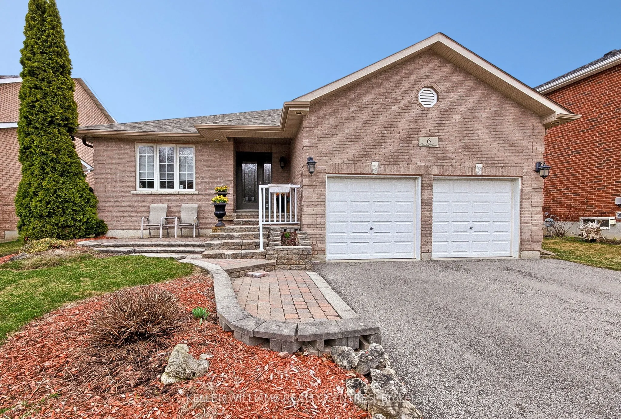 6 Sutherland Avenue, Bradford West Gwillimbury, ON L3Z 3H9