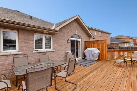 6 Sutherland Avenue, Bradford West Gwillimbury, ON L3Z 3H9