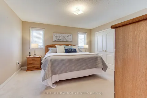 6 Sutherland Avenue, Bradford West Gwillimbury, ON L3Z 3H9