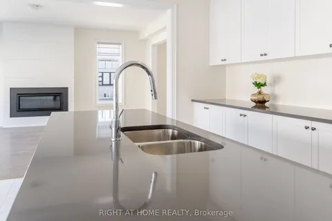 126 Settlers Crescent, Bradford West Gwillimbury, ON L0G 1W0