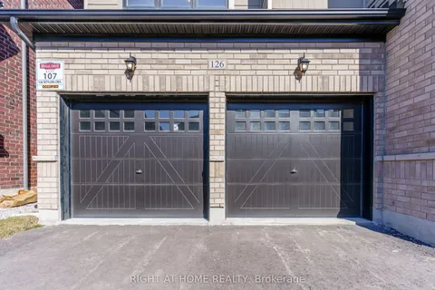 126 Settlers Crescent, Bradford West Gwillimbury, ON L0G 1W0