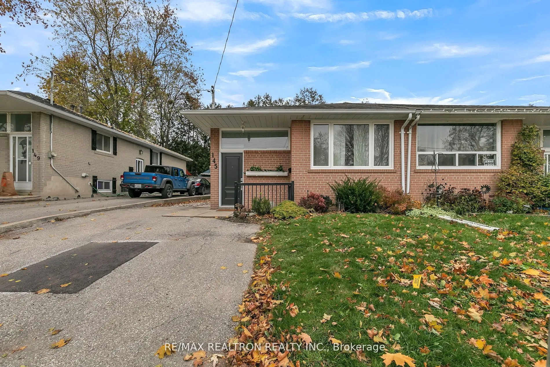 145 Willow Lane, Newmarket, ON L3Y 4J1