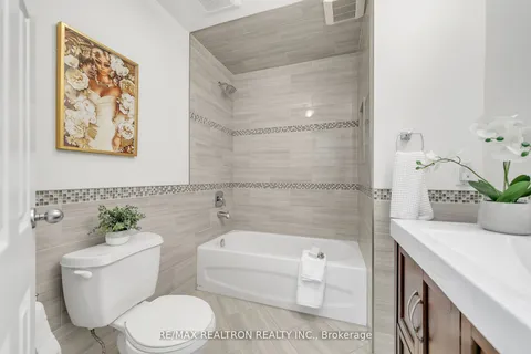 145 Willow Lane, Newmarket, ON L3Y 4J1