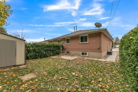 145 Willow Lane, Newmarket, ON L3Y 4J1