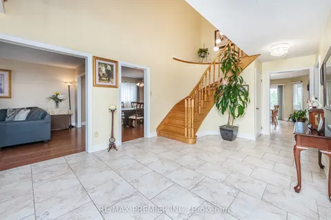 35 Cristina Crescent, Vaughan, ON L4L 7X1