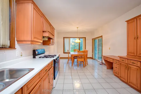 96 May Avenue, Richmond Hill, ON L4C 3S6