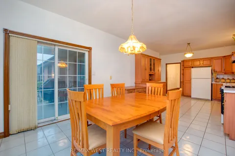 96 May Avenue, Richmond Hill, ON L4C 3S6
