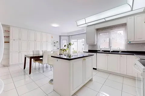 26 Yellow Birch Crescent, Richmond Hill, ON L4B 3R4