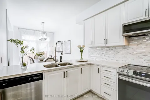 30 Veterans Street, Bradford West Gwillimbury, ON L3Z 4L3