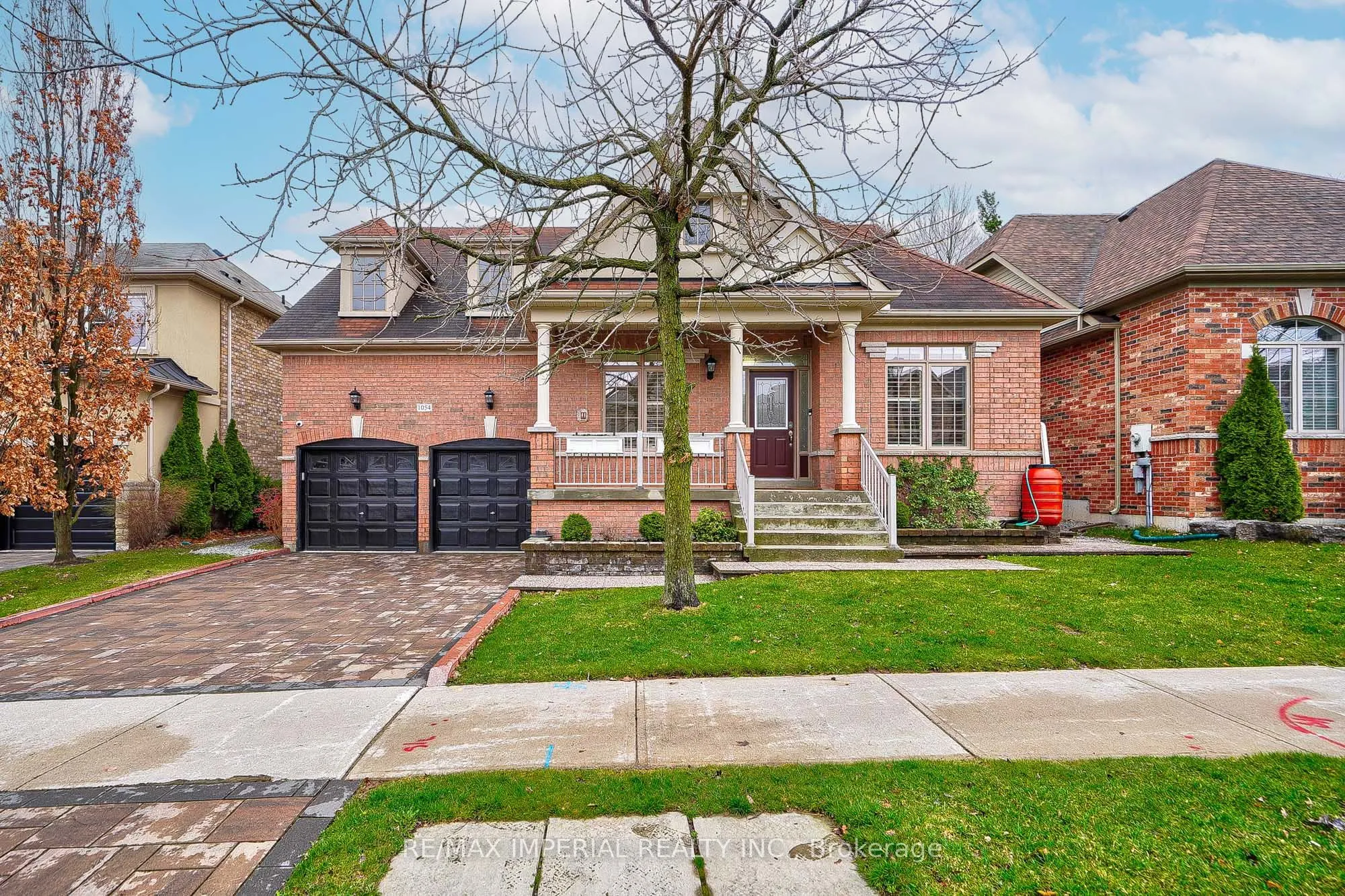 1054 Bob Scott Court, Newmarket, ON L3X 3L7