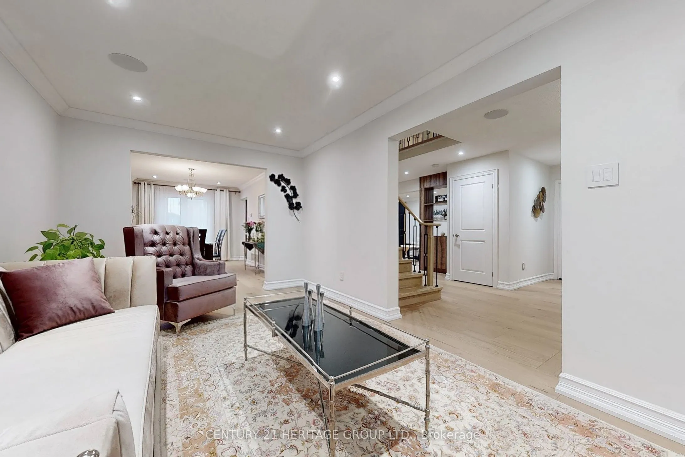 5 Mandel Crescent, Richmond Hill, ON L4C 9Z7