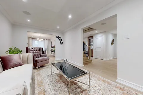 5 Mandel Crescent, Richmond Hill, ON L4C 9Z7