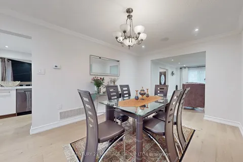 5 Mandel Crescent, Richmond Hill, ON L4C 9Z7