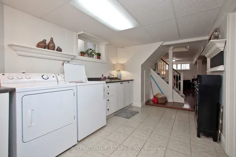 6 Charles Street, East Gwillimbury, ON L0G 1V0