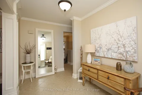 6 Charles Street, East Gwillimbury, ON L0G 1V0