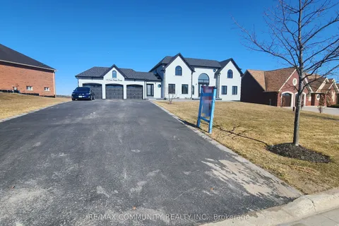 12 Deer Ridge Road, Uxbridge, ON L0C 1A0