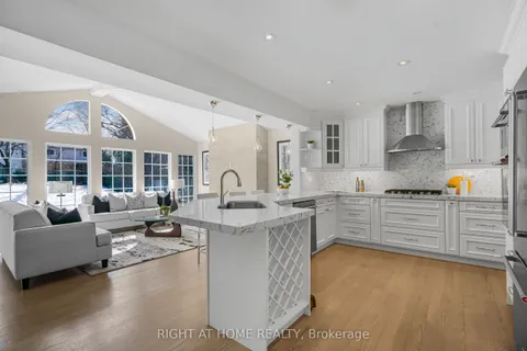 19 Rathfon Crescent, Richmond Hill, ON L4C 5B6