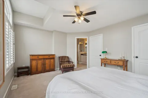 118 Chapman Court, Aurora, ON L4G 0E2