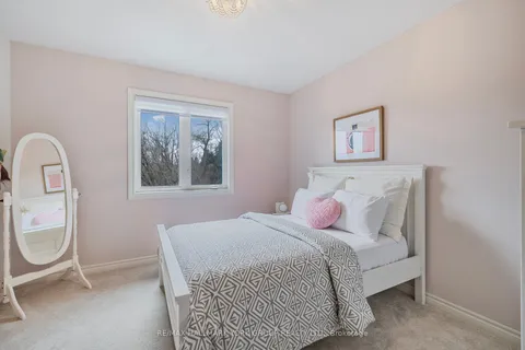 23 Gord Matthews Way, Uxbridge, ON L9P 0E9