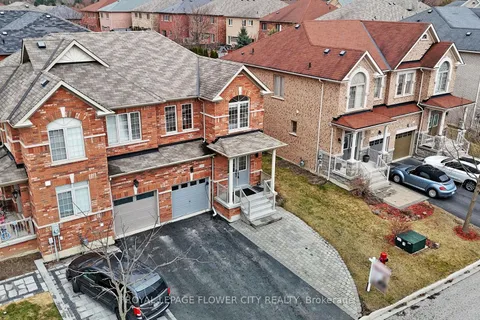 565 Foxcroft Boulevard, Newmarket, ON L3X 3L6