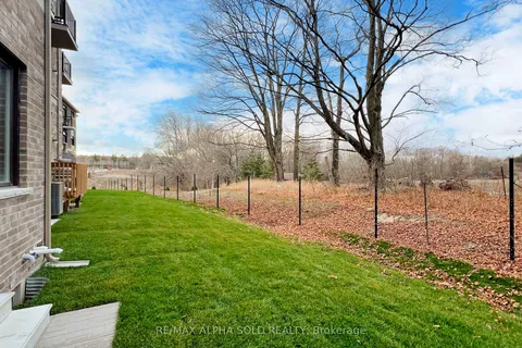66 Puisaya Drive, Richmond Hill, ON L4E 1L2