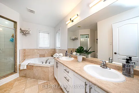 18 Brent Road, East Gwillimbury, ON L9N 1R9