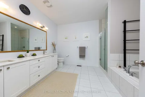 11 Howard Williams Court, Uxbridge, ON L9P 0R2