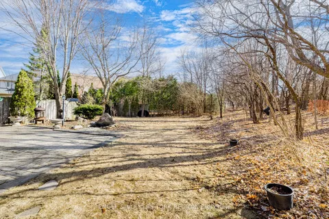 130 Old Colony Road, Richmond Hill, ON L4E 3V1