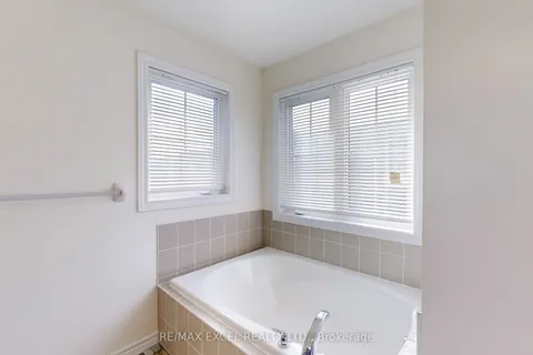 23 Rougeview Park Crescent, Markham, ON L6E 0S7