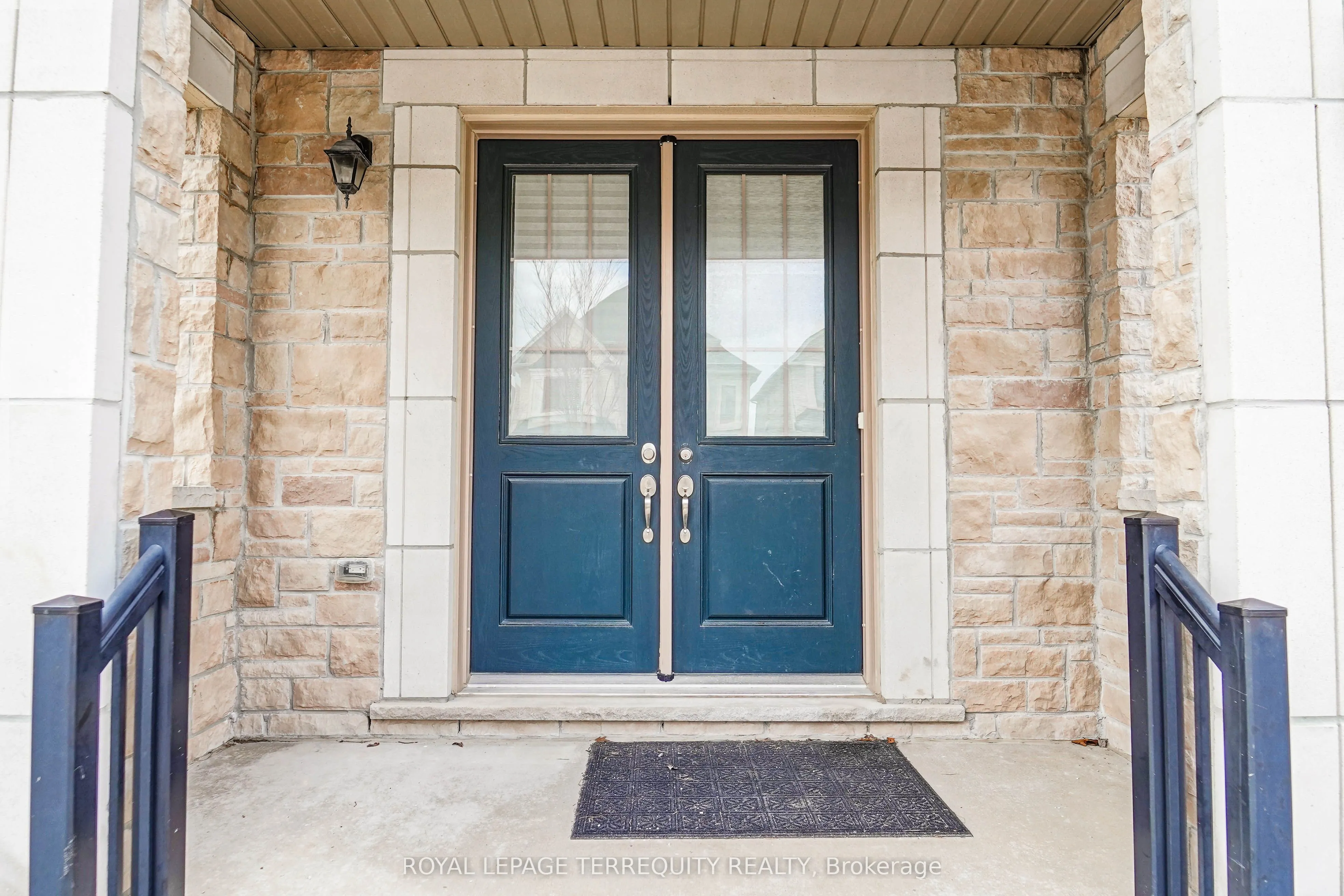 24 John Smith Street, East Gwillimbury, ON L9N 0S7