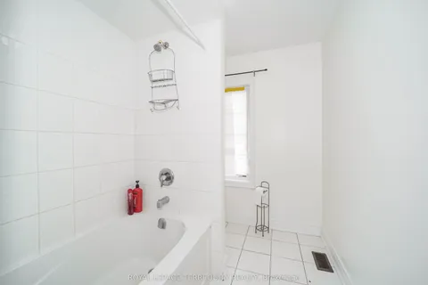 24 John Smith Street, East Gwillimbury, ON L9N 0S7