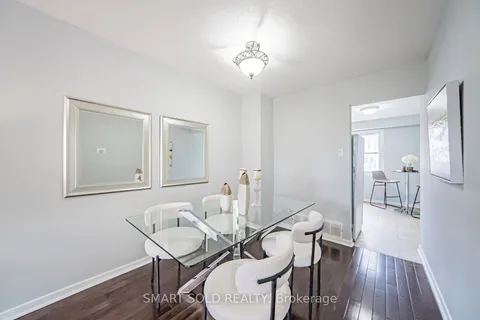 23 Parkland Court, Aurora, ON L4G 3M5