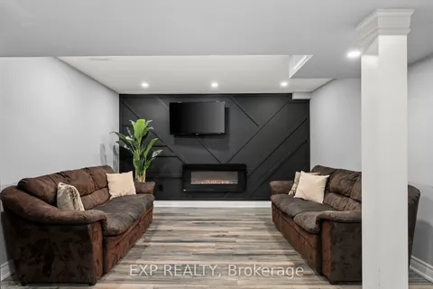 14 Weir Street, Bradford West Gwillimbury, ON L3Z 0K6