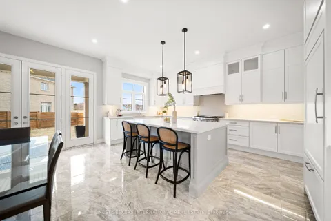 6 Larkin Avenue, King, ON L7B 0N8