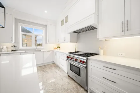6 Larkin Avenue, King, ON L7B 0N8